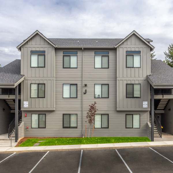 3 floor apartment building exterior at 5 Points Apartments in Vancouver, Washington
