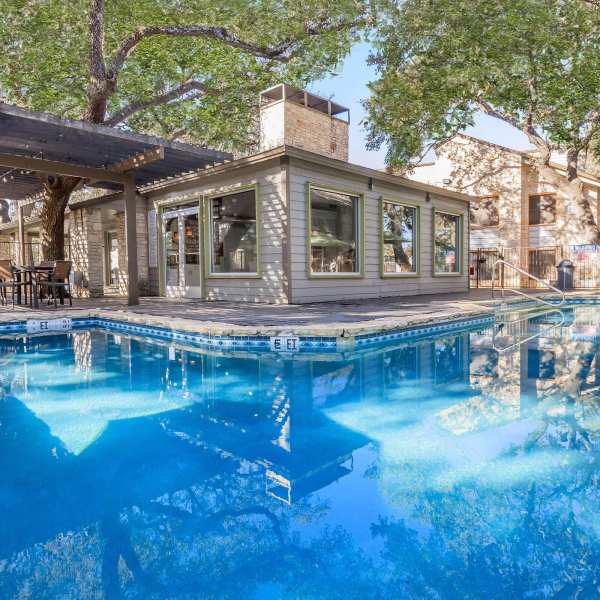 Harper at the Park offers a wide variety of amenities in San Antonio, Texas