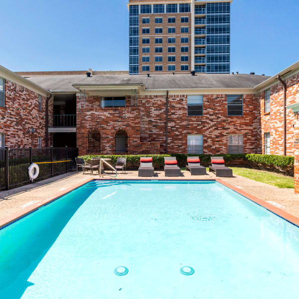 Stratford House Apartments offers a wide variety of amenities in Houston, Texas