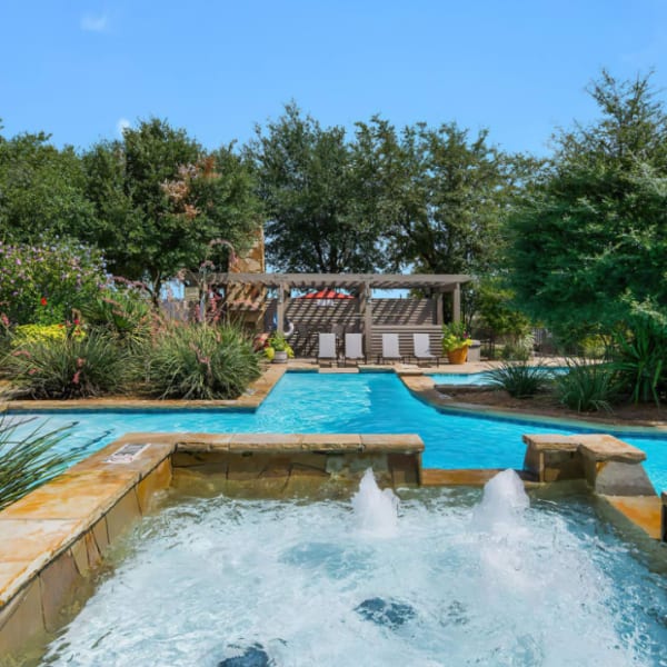 Santa Fe Ranch Apartments offers a wide variety of amenities in Irving, Texas