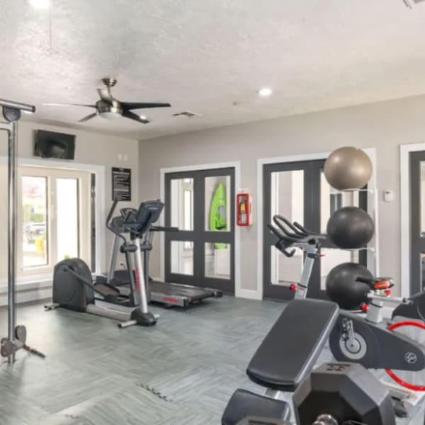 The Eagle at Lakewood offers a wide variety of amenities in Dallas, Texas