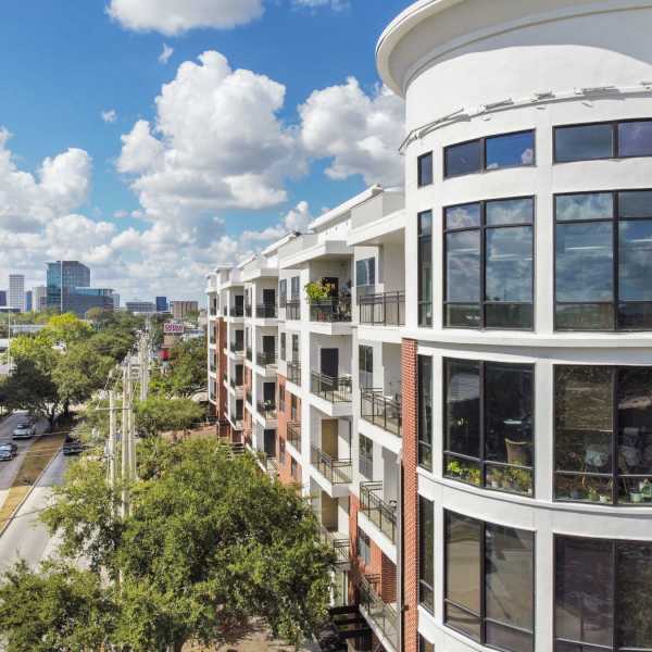 Instrata Upper Kirby offers a wide variety of amenities in Houston, Texas