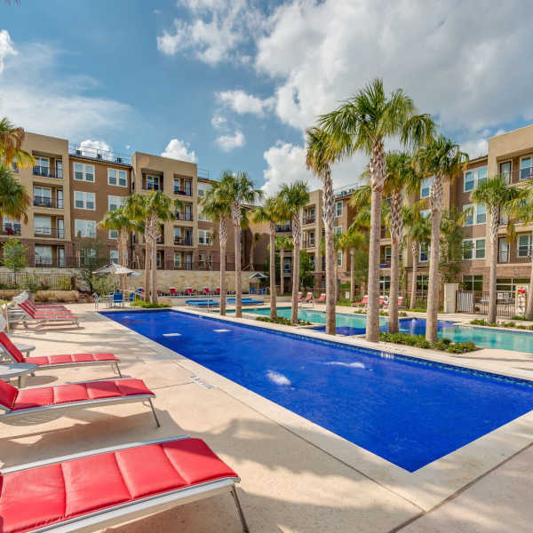 The Vance At Huebner Oaks offers a wide variety of amenities in San Antonio, Texas