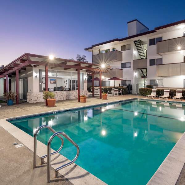 Apartments with a swimming pool for you to lounge in at Del Coronado in Alameda, California