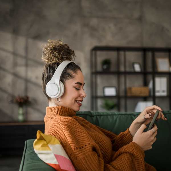 Resident listening to music in the living room at Whispering Pines Ranch in The Woodlands, Texas
