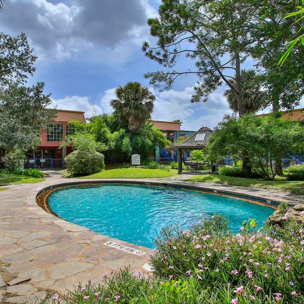 Walden of Westchase offers a wide variety of amenities in Houston, Texas