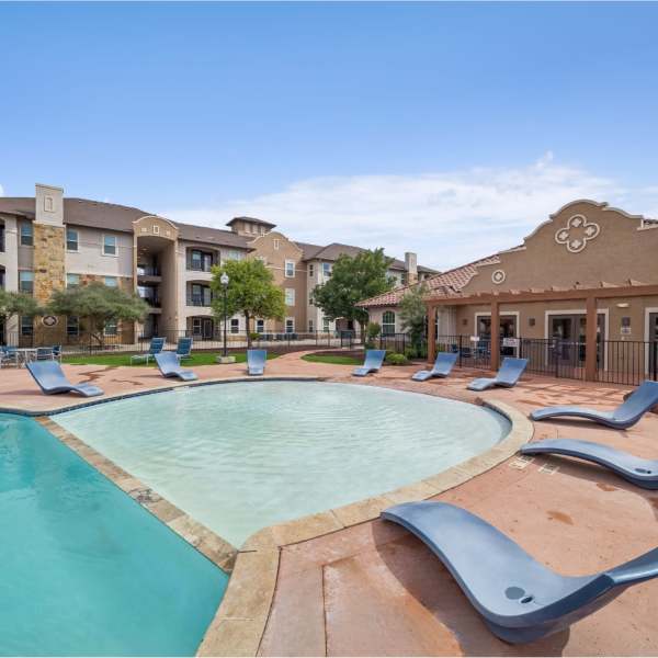 Sunset Lodge offers a wide variety of amenities in Odessa, Texas