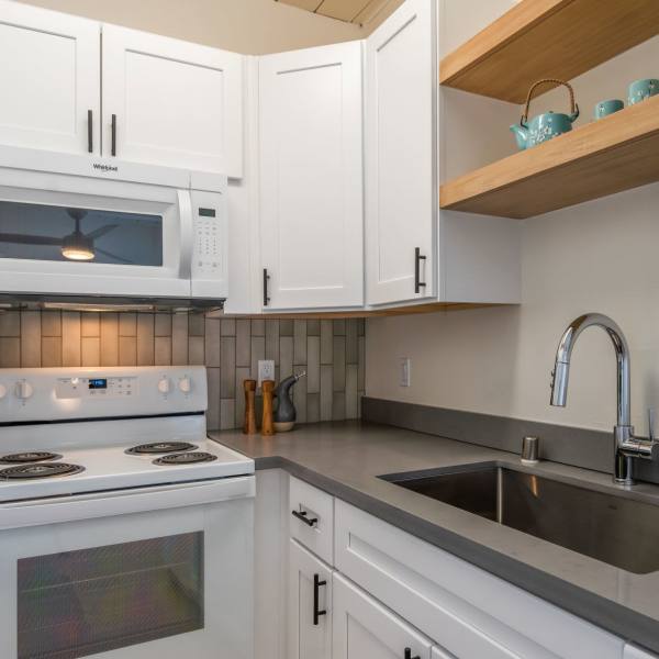Spacious kitchen at Glenwood Garden Apartments in Mountain View, California