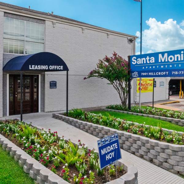 Explore the neighborhood around Santa Monica in Houston, Texas
