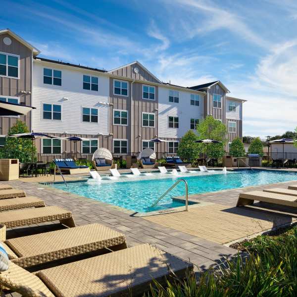 August Friendswood offers a wide variety of amenities in Friendswood, Texas