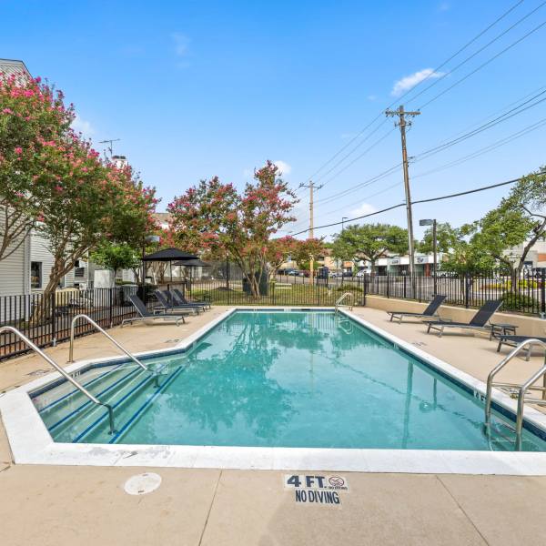The Otis offers a wide variety of amenities in Dallas, Texas