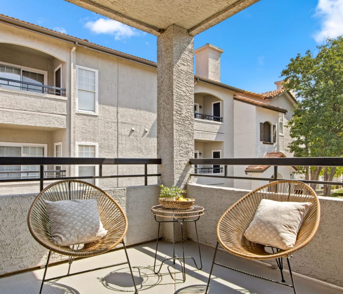 Outside patio at Rancho Palisades in Dallas, Texas