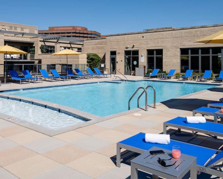 Rooftop swimming pool at 2001 Clarendon BLVD in Arlington, Virginia