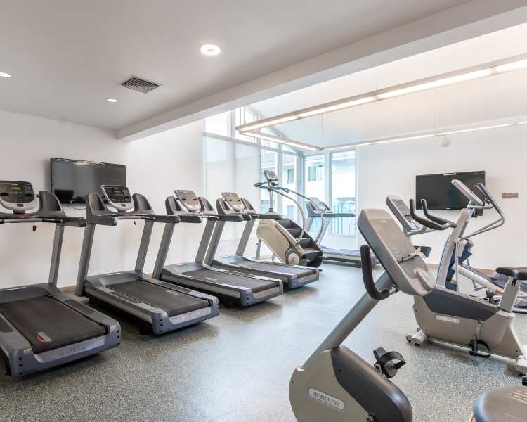 Click to see our amenities at Lakeside Village in San Leandro, California