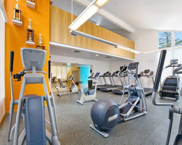 Click to see our amenities at Lakeside Village in San Leandro, California