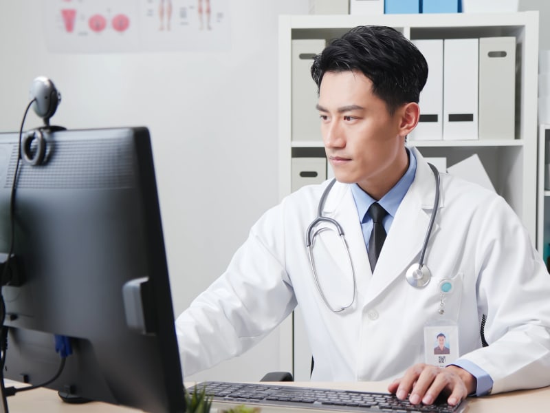 Physician using a computer at Fair Oaks Health Care Center in Crystal Lake, Illinois