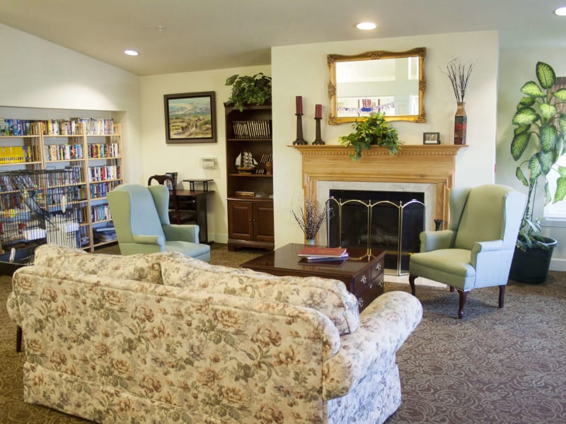 Community room and library with a fireplace at Settler's Park Senior Living in Baker City, Oregon