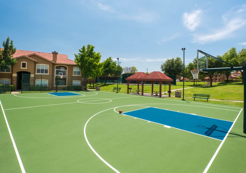 Basketball court at Estates on Frankford in Dallas, Texas