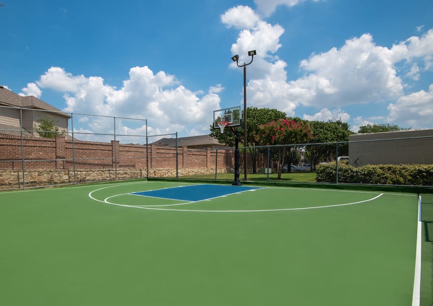 Basket ball court at Ballantyne Apartments