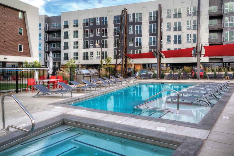 Oxford Station Apartments hot tub and pool