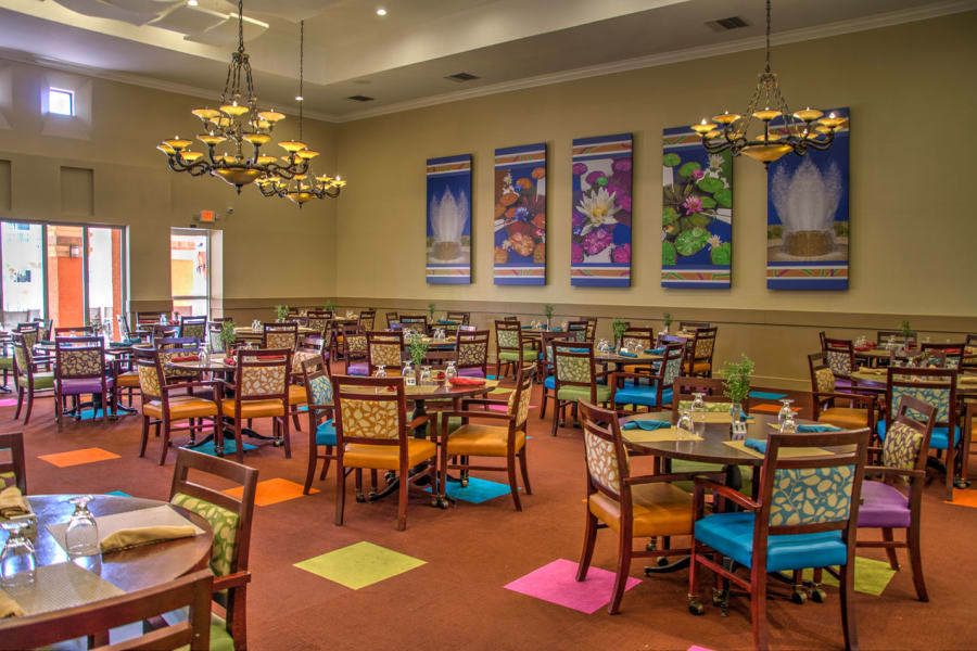 Main dining hall at Casa Del Rio Senior Living in Peoria, Arizona