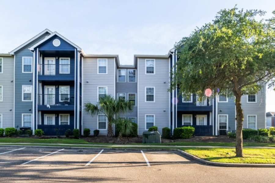 apartment homes at Acasă Bainbridge outside in Tallahassee, Florida