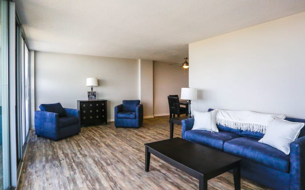 Norfolk, VA Apartments for Rent near Downtown Hague Towers