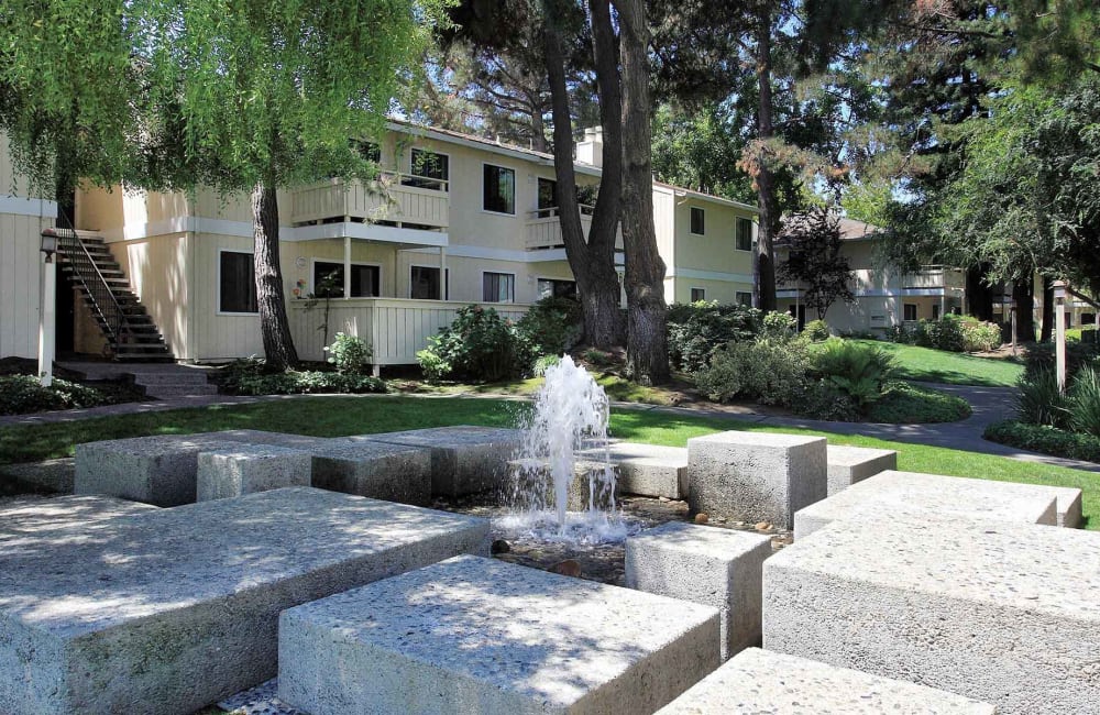 community sitting area at Central Park Apartments in Sunnyvale, California