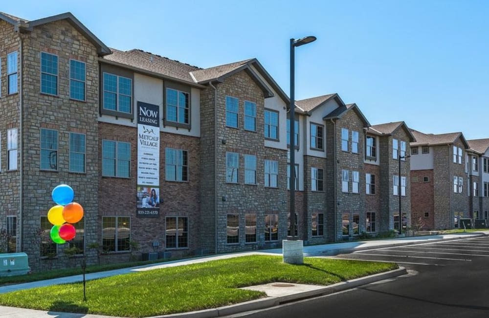 Photos of Boulders at Overland Park Apartments in Overland