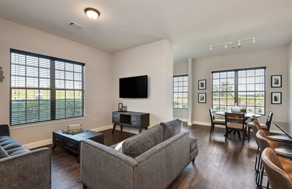 Photos of Boulders at Overland Park Apartments in Overland Park, KS