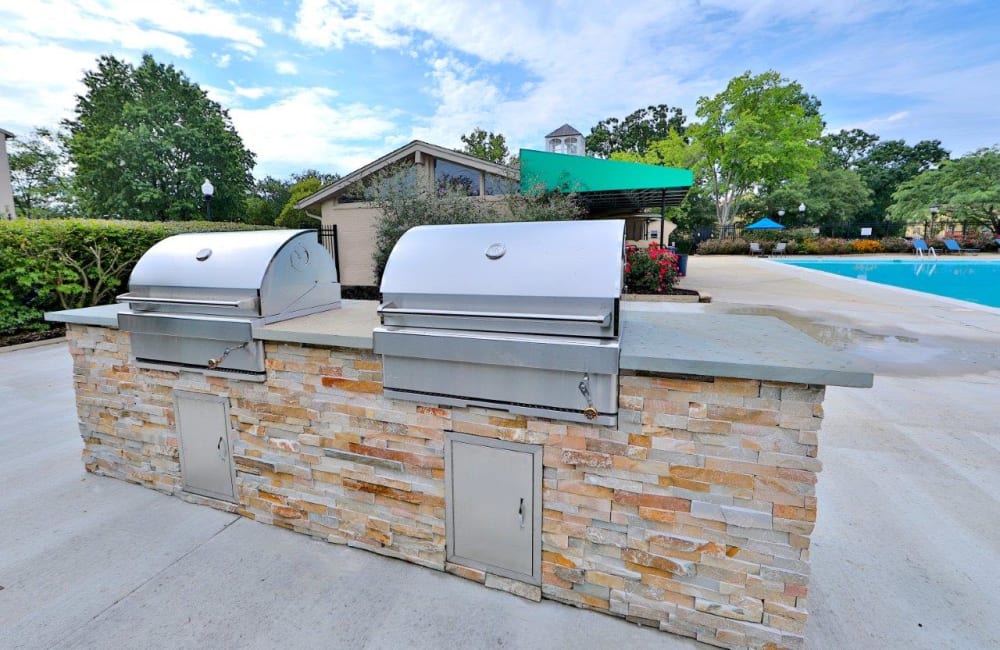Outdoor Grills at Villages at Montpelier Apartment Homes in Laurel, MD