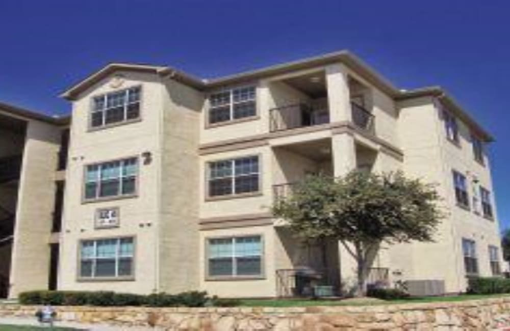 Exterior building at Legacy of Cedar Hill Apartments & Townhomes in Cedar Hill, Texas.