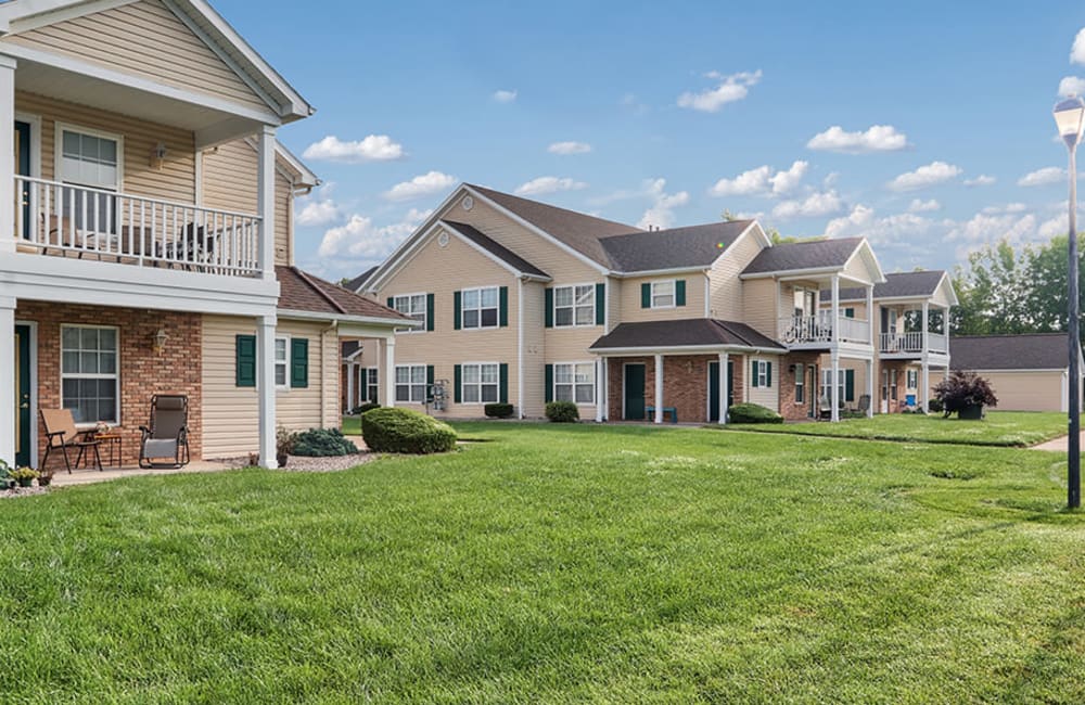 Exterior view with lush grass at Forest Oaks Apartment Homes in Rock Hill, South Carolina