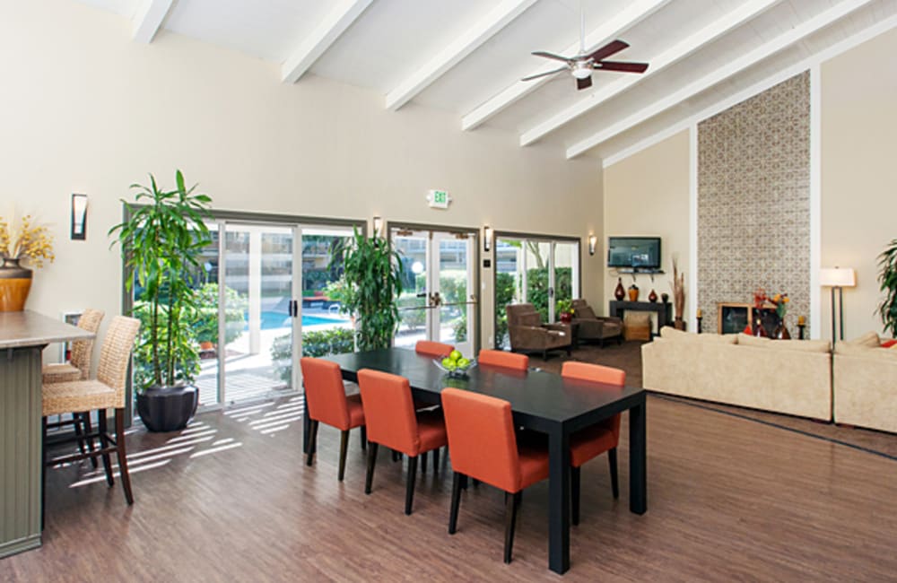 community lounge area at Evelyn Gardens in Sunnyvale, California