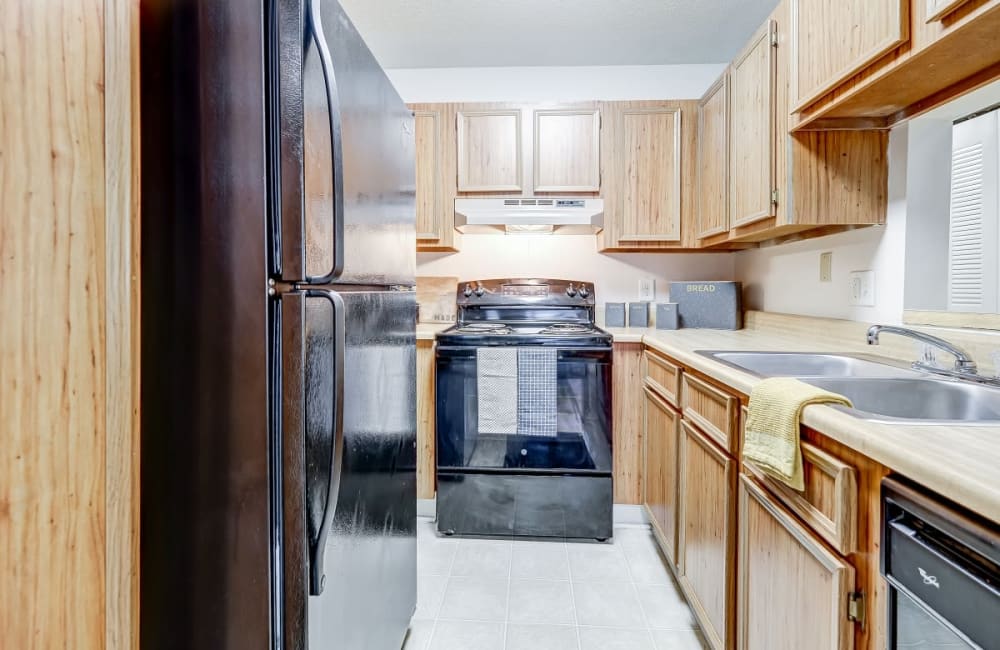Fully equipped kitchen at Gable Hill Apartment Homes in Columbia, South Carolina