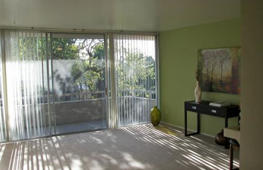 sliding glass door to patio at Montoya Garden in San Pablo, California