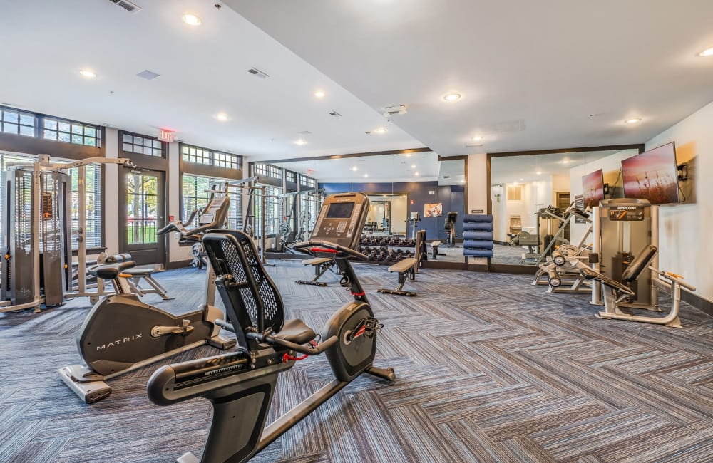 Well equipped fitness center at Easton Commons Apartments & Townhomes in Columbus, Ohio