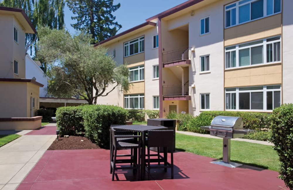 community outdoor spaces at Park Royal Apartments in San Mateo, California