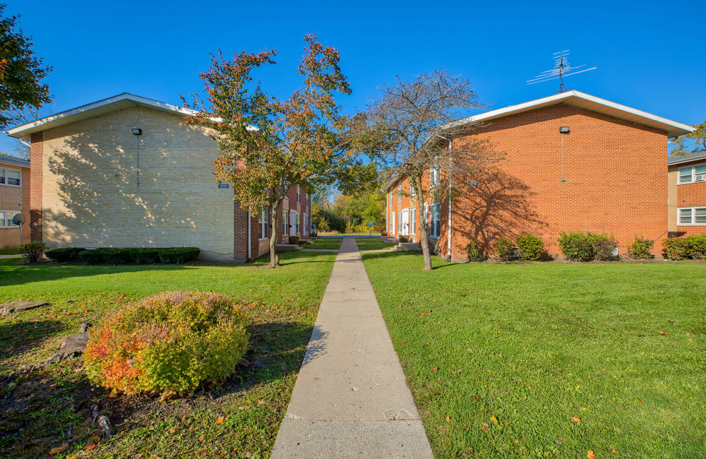 Buildings with pathway at Hebron Townhouse Apartments in Zion, Illinois