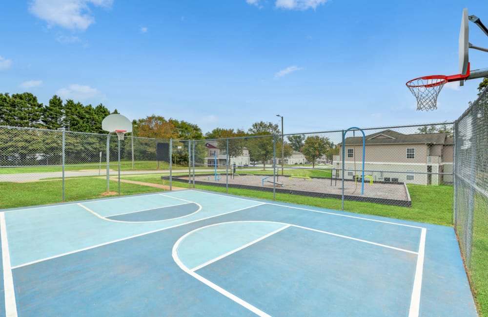 Fenced in basketball court at Clemmons Station Apartment Homes in Clemmons, North Carolina