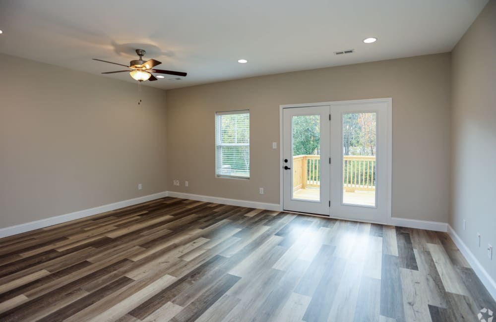 Spacious living room with a fan at Pleasant Ridge Stables in Knoxville, Tennessee