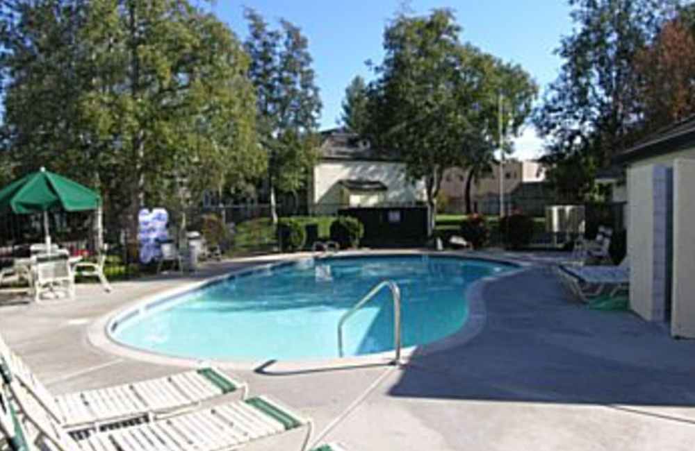 Swimming pool at Pinecrest Apartments in Fallbrook, California