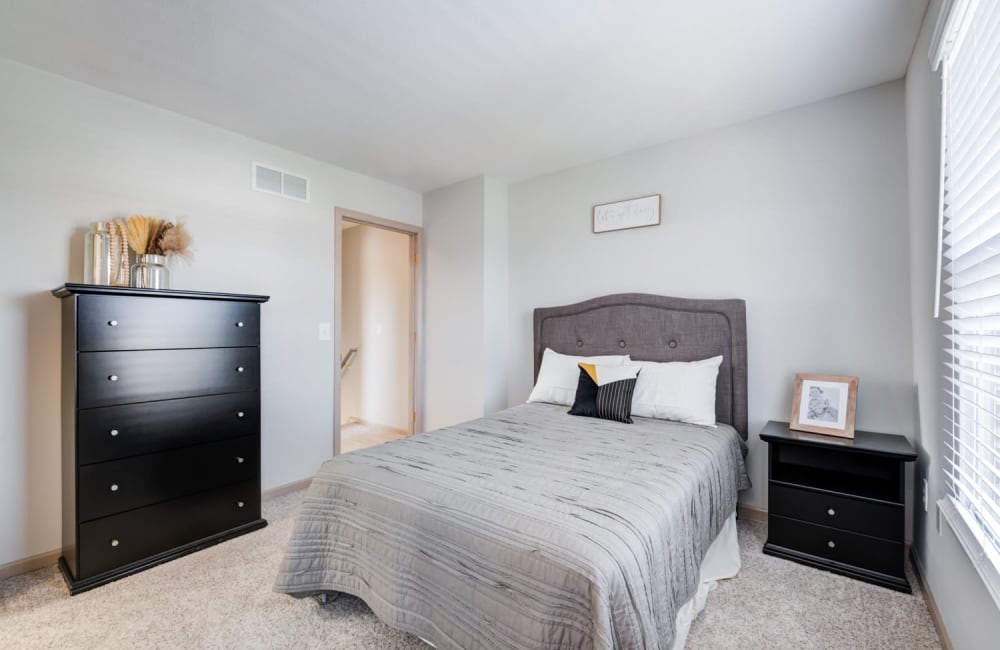 Spacious bedroom with wall to wall carpeting at Eastpointe Lakes Apartment and Townhomes in Blacklick, Ohio