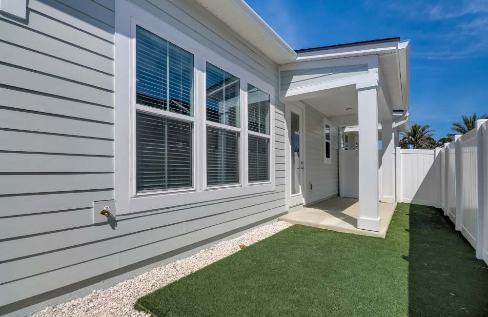 Private yard at Cottage Street at eTown in Jacksonville, Florida