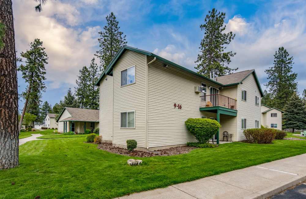 Green lawn outside of leasing office at Lake Wood Ranch in Coeur d'Alene, Idaho