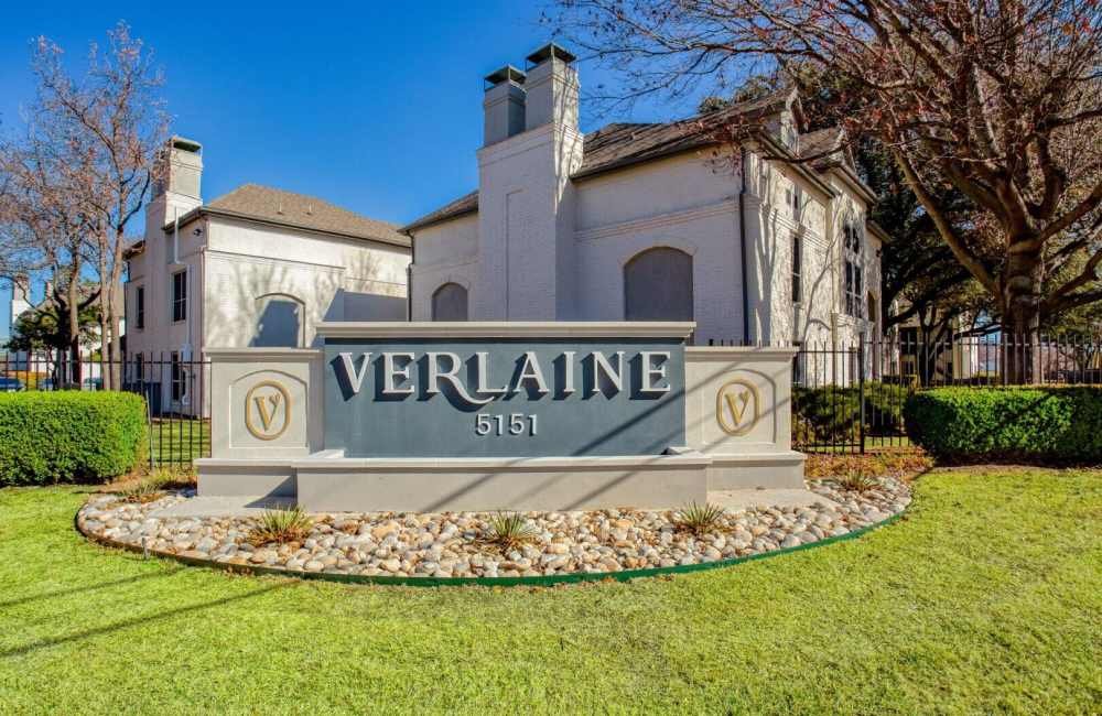 Lots of grass and sign board at Verlaine on the Parkway in Dallas, Texas, 