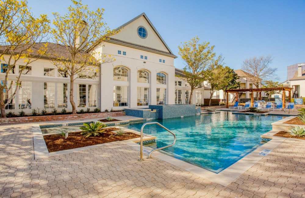 Pool area with lounge seating at Verlaine on the Parkway in Dallas, Texas, 