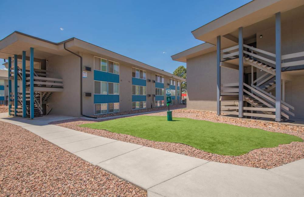Angle view of the building at Aero Place Apartments in Colorado Springs, Colorado