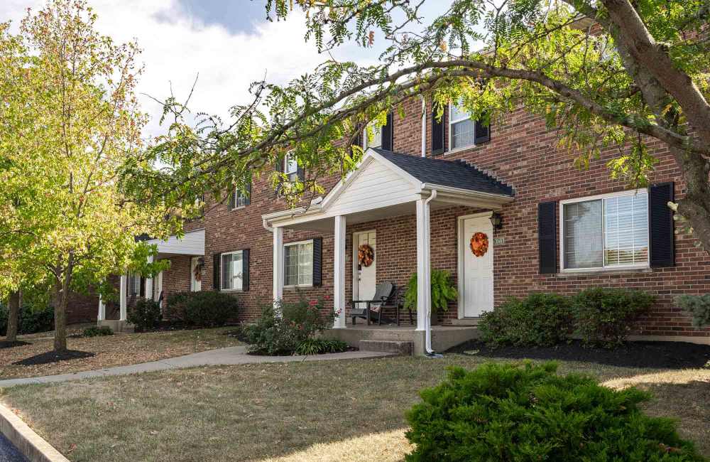 Exterior of an apartment building at Reserve at Ft. Mitchell Apartments in Ft. Mitchell, Kentucky