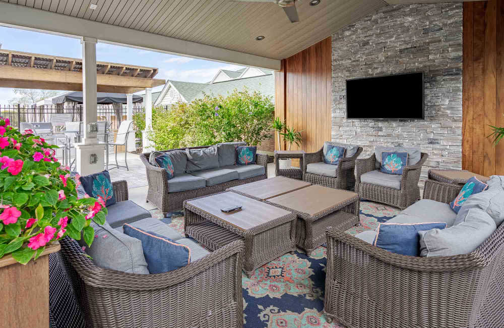 Outdoor lounge area at Aspen Pines Apartment Homes in Wilder, Kentucky